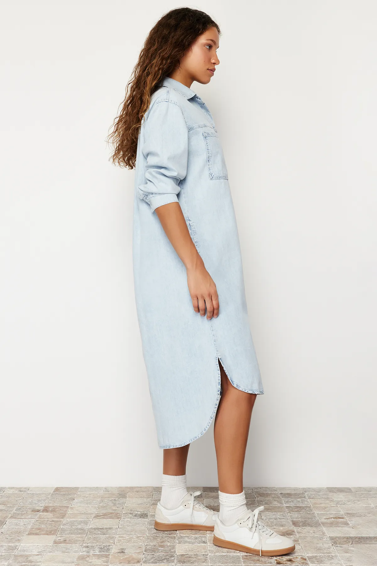 Trendyol Collection  Blaues Denim-Maxi-Hemdkleid TWOSS24EL00465
