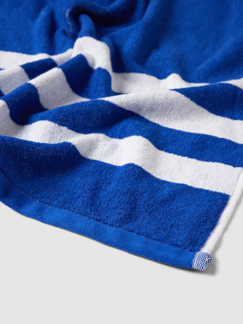 Handtuch mit Label-Detail in blau