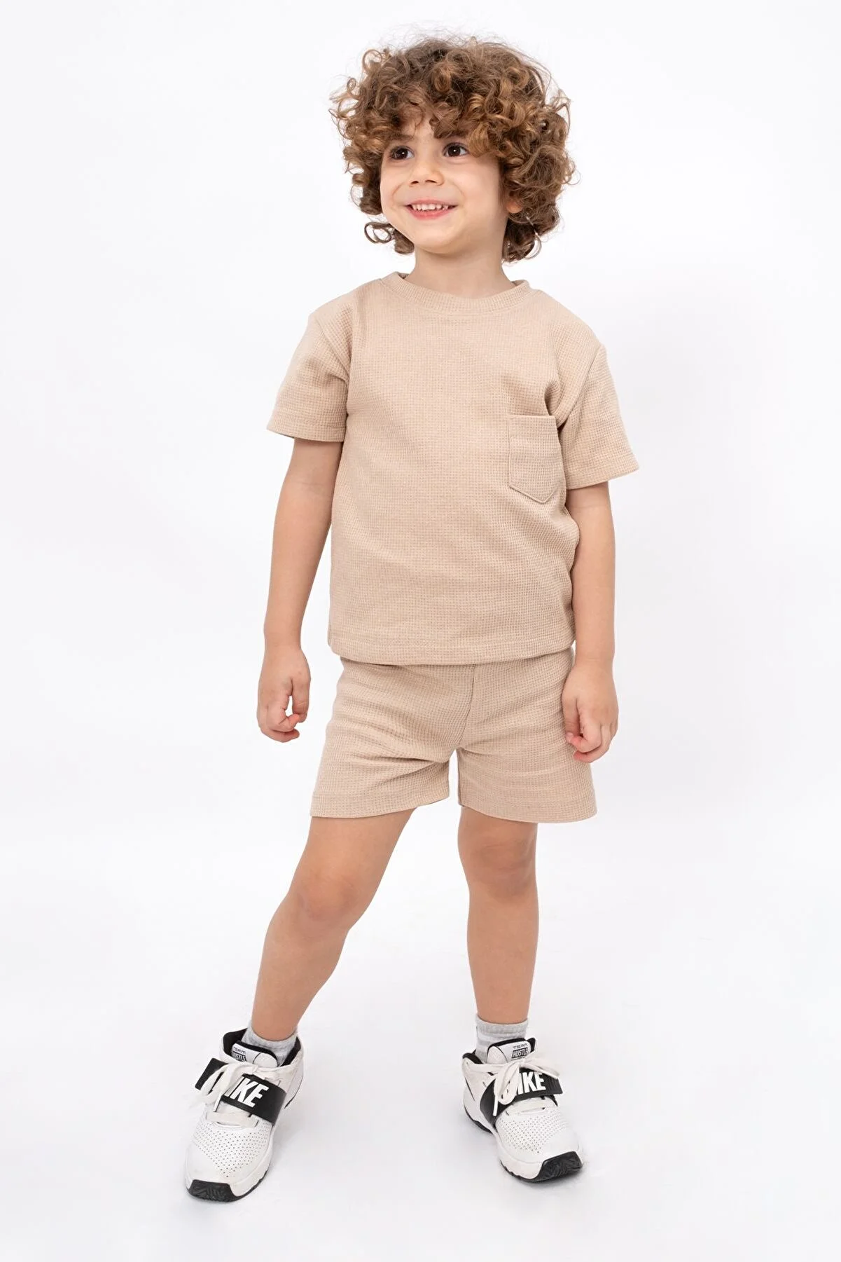 Bubito  Sommer-Baby- und Kinder-Shorts-Set aus Baumwolle mit sichtbaren Taschen und Waffelmuster, Beige, Unisex