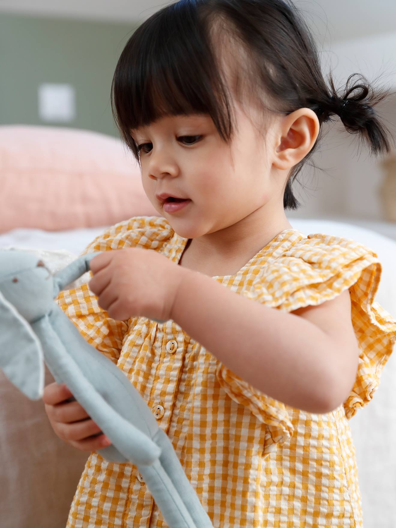 Ensemble blouse vichy en seersucker et jean large bébé carreaux ocre