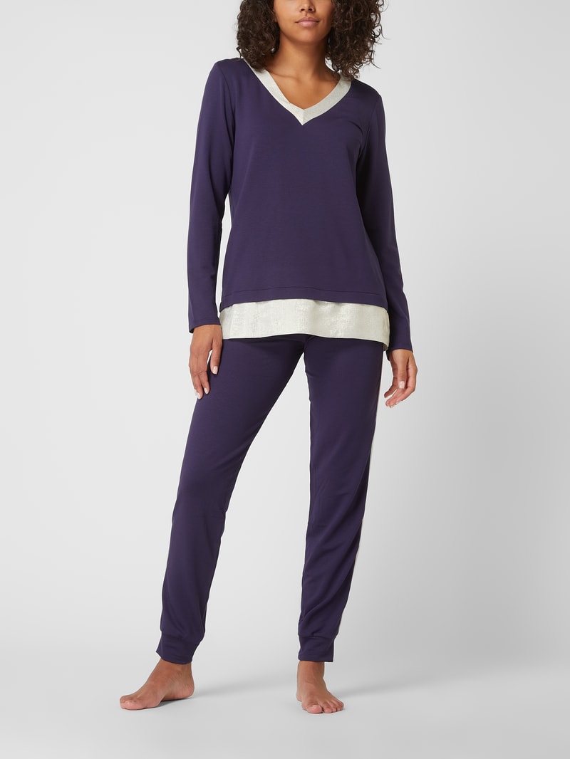 Pyjama mit Kontrastbesatz in marineblau