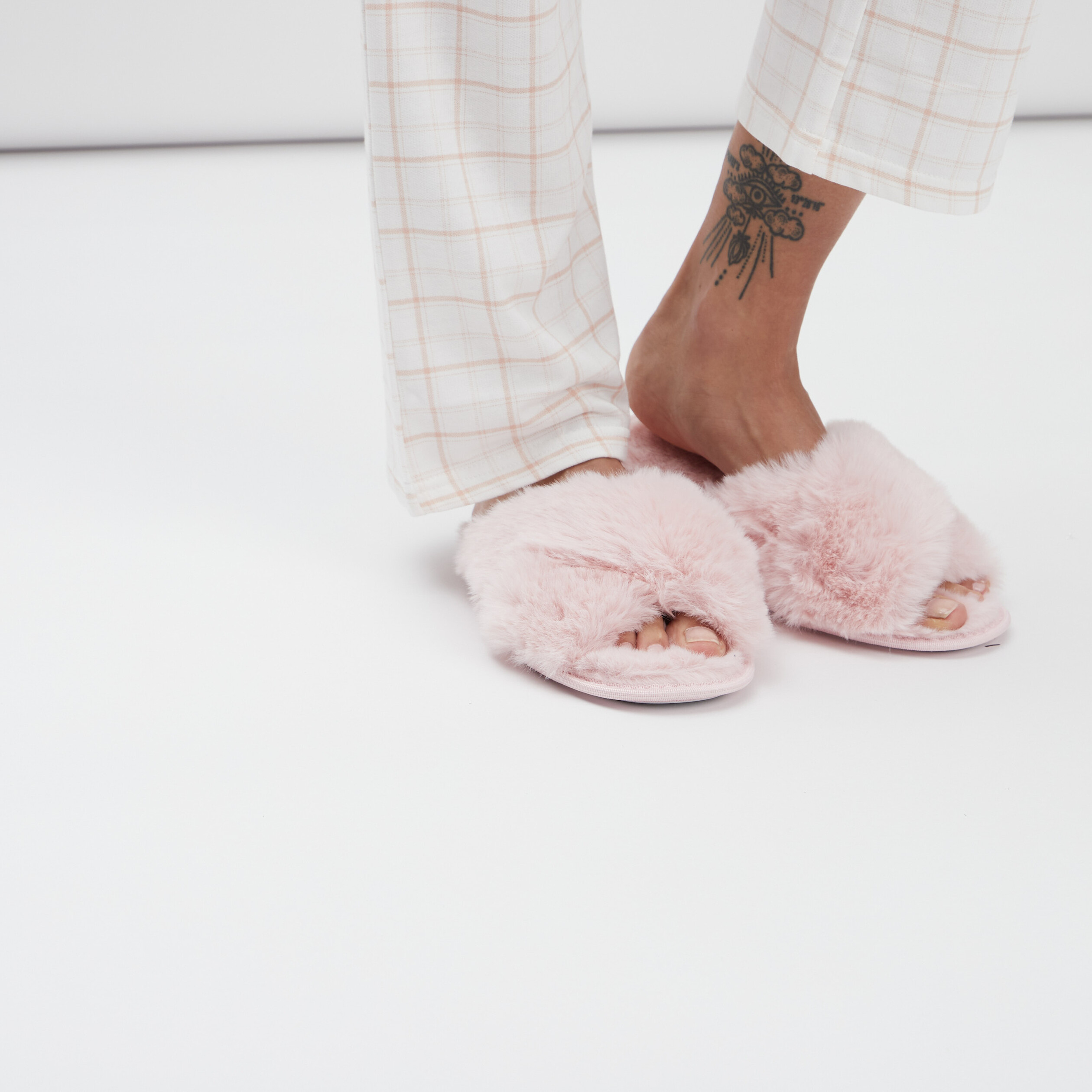 Chaussons mules fausse fourrure rose femme | La Halle