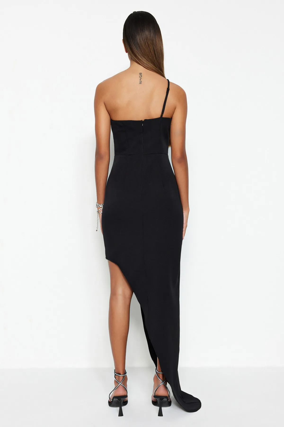 Trendyol Collection  Schwarzes gewebtes langes Abendkleid TPRSS23AE00035