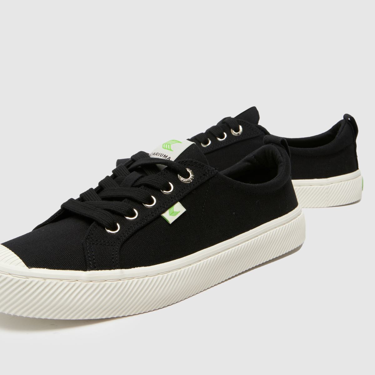 CARIUMA – Oca – Svarta låga sneakers