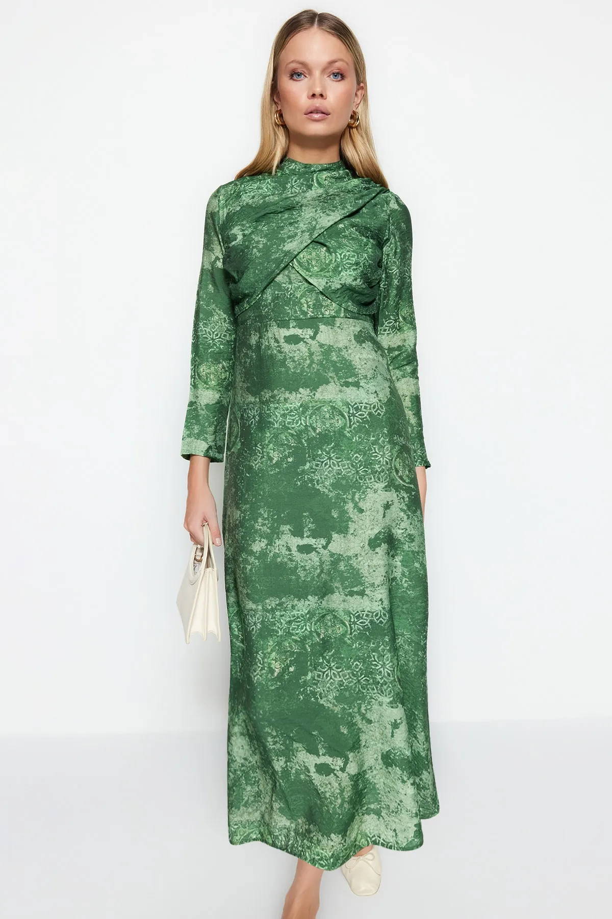 Trendyol Modest  Grünes gemustertes, zweireihiges, detailliert gewebtes Kleid mit Kragen TCTSS23EB00225