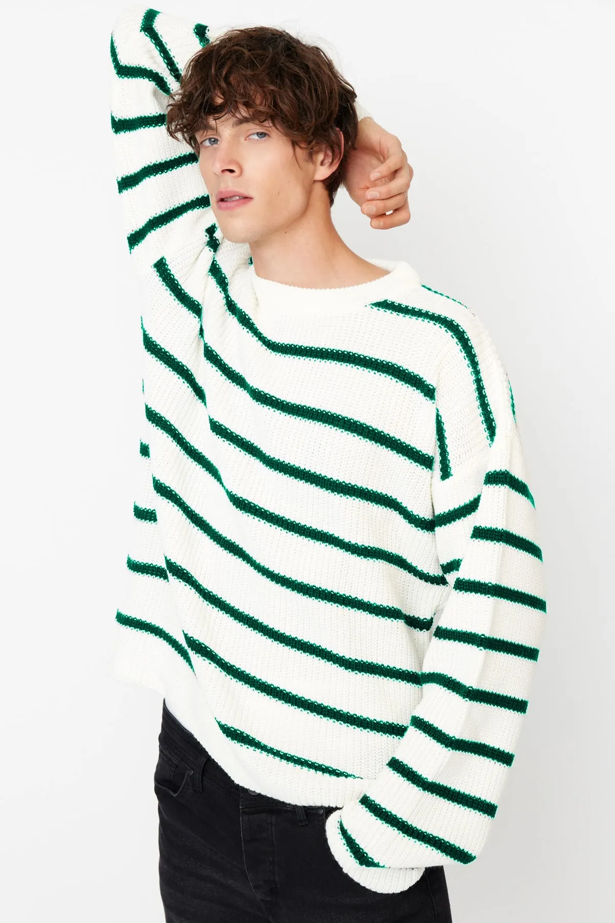 Trendyol Collection  Grüner Unisex-Strickpullover in Oversize-Passform, weiter Passform, Rundhalsausschnitt, TMNAW23KZ00285
