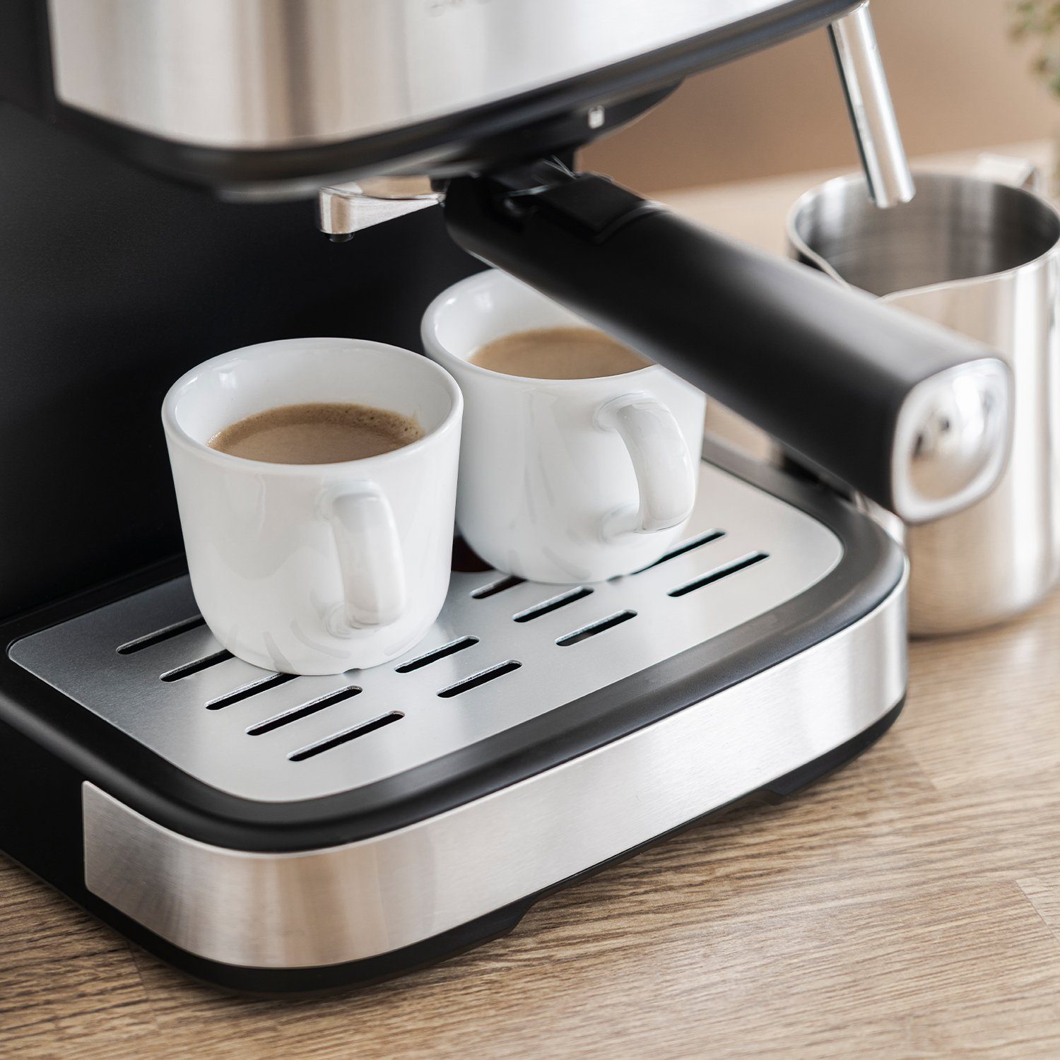 TZS FIRST AUSTRIA Siebträgermaschine Espresso Siebträgermaschine, elektrisch, mit Milchschäumer, Edelstahl, tauglich für Pads, 1,5 L Wassertank, inkl. 2in1 Messlöffel und Tamper
