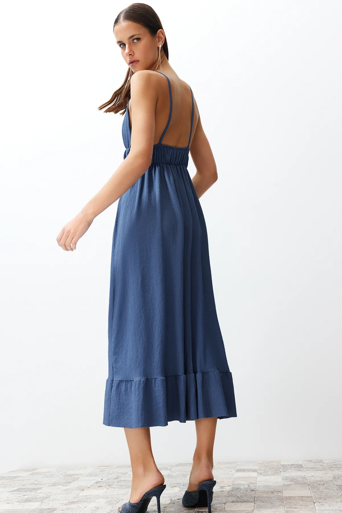 Trendyol Collection  Indigo Uni Rock Rüschen V-Ausschnitt Träger Maxi Gerippt Flexibel TWOSS24EL00416