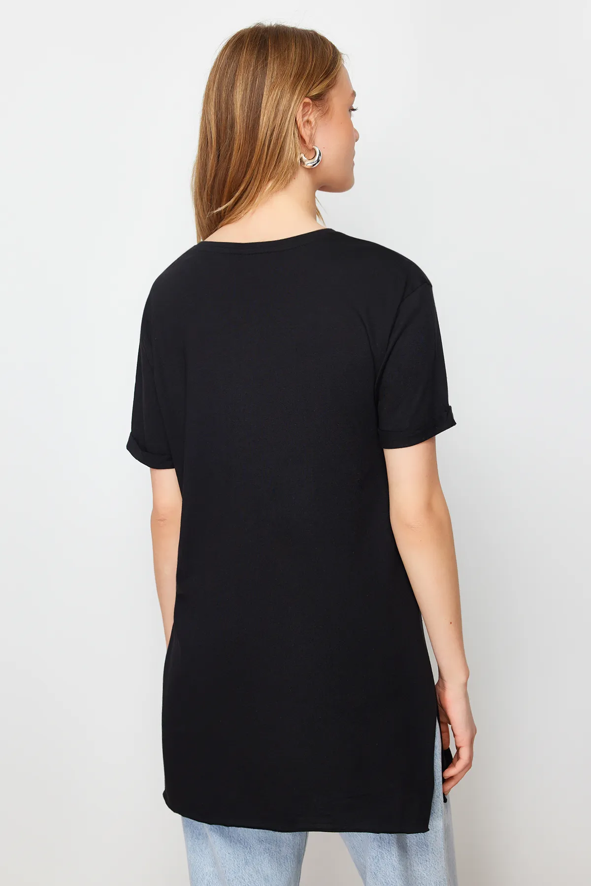 Trendyol Modest  Schwarz-Khakifarbenes 2er-Pack kurzärmliges Basic-Strick-T-Shirt mit Rundhalsausschnitt und Schlitzdetails TCTSS21UK0009