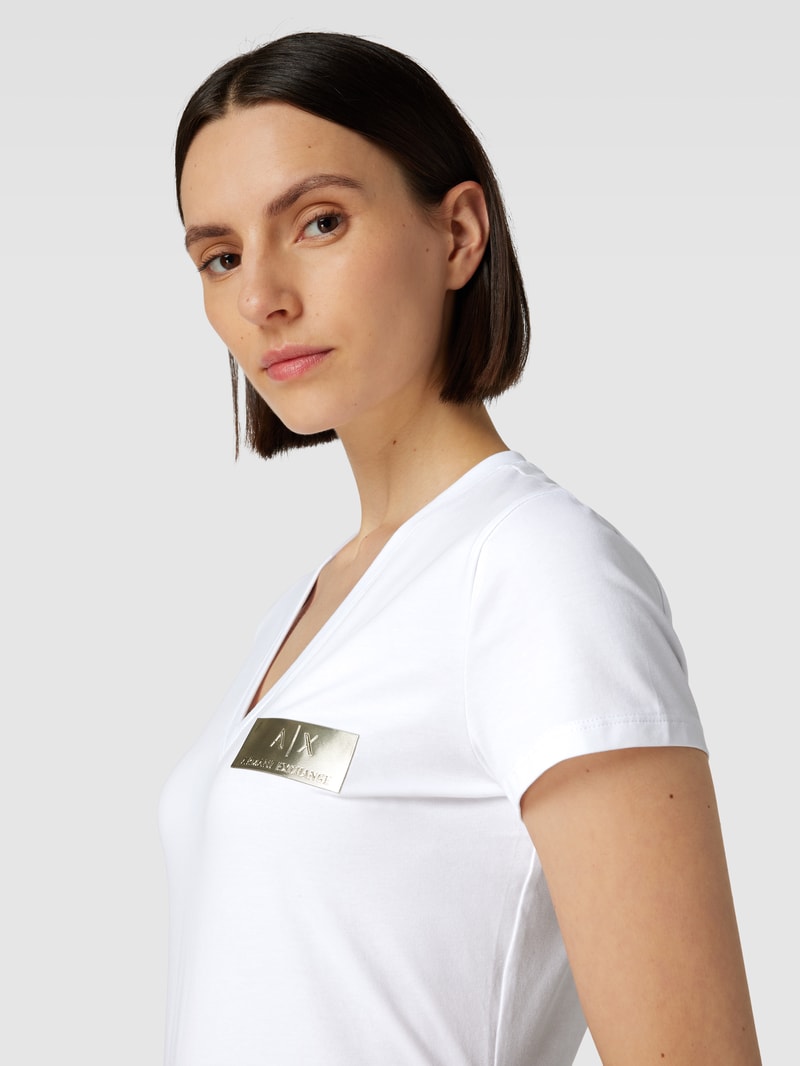 T-Shirt mit V-Ausschnitt in weiß