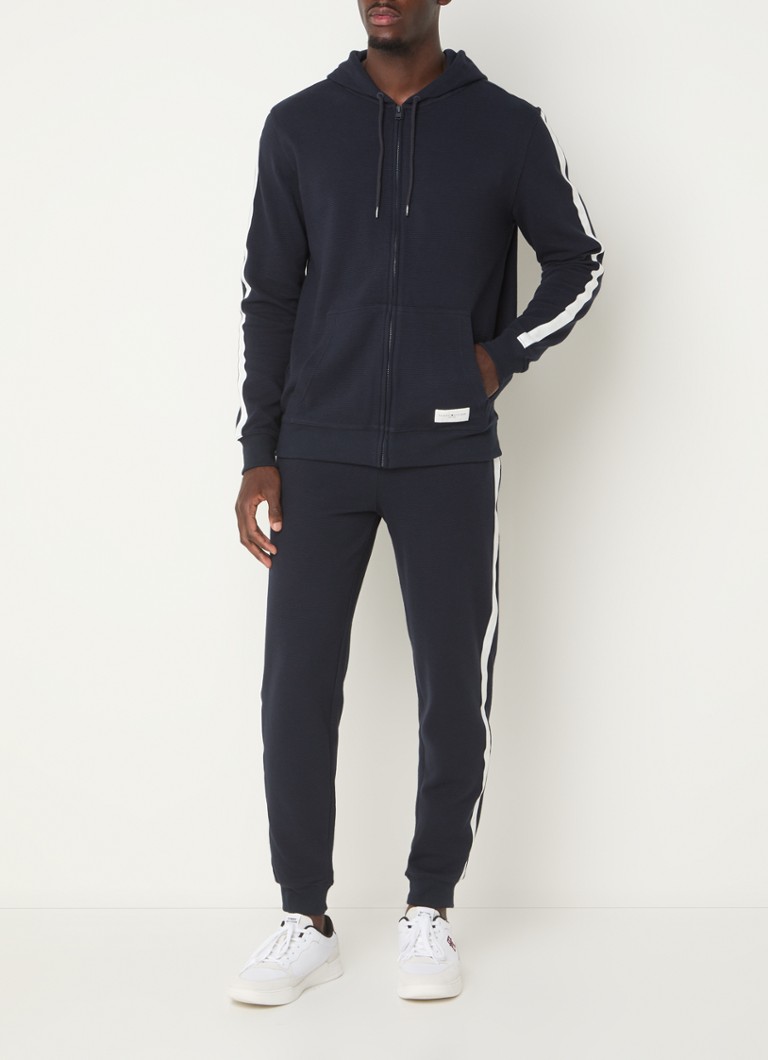 Hanorac Tommy Hilfiger cu logo și buzunare laterale.