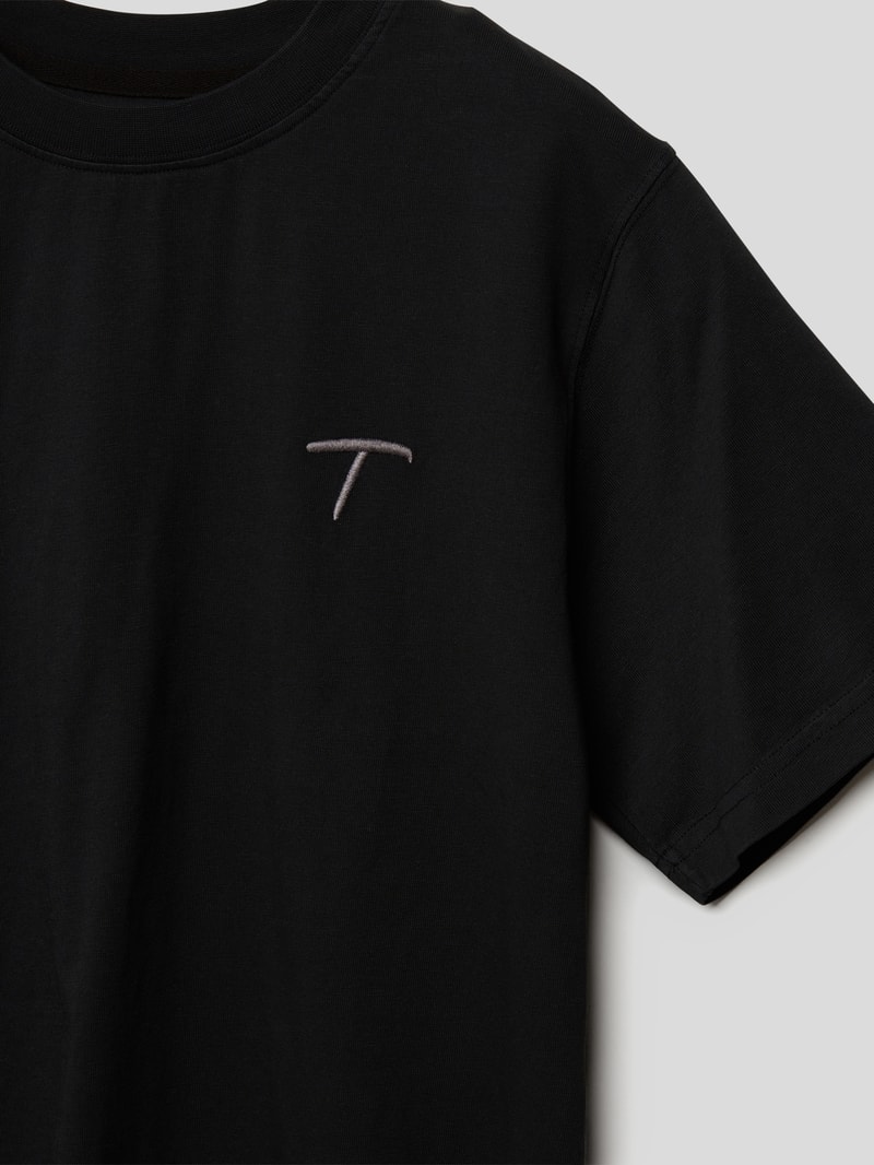 T-Shirt mit Stitching in schwarz