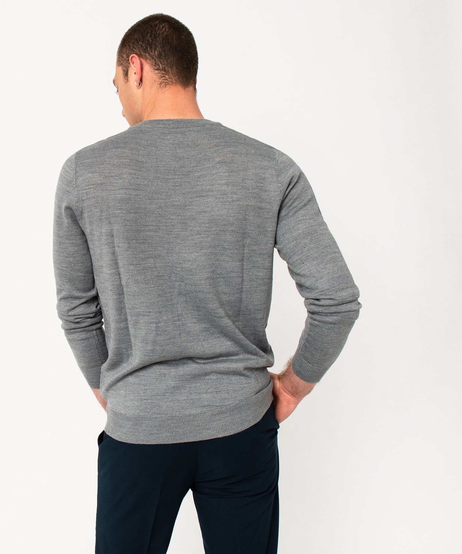 Pull léger à col V en maille fine homme gris fonce | GEMO