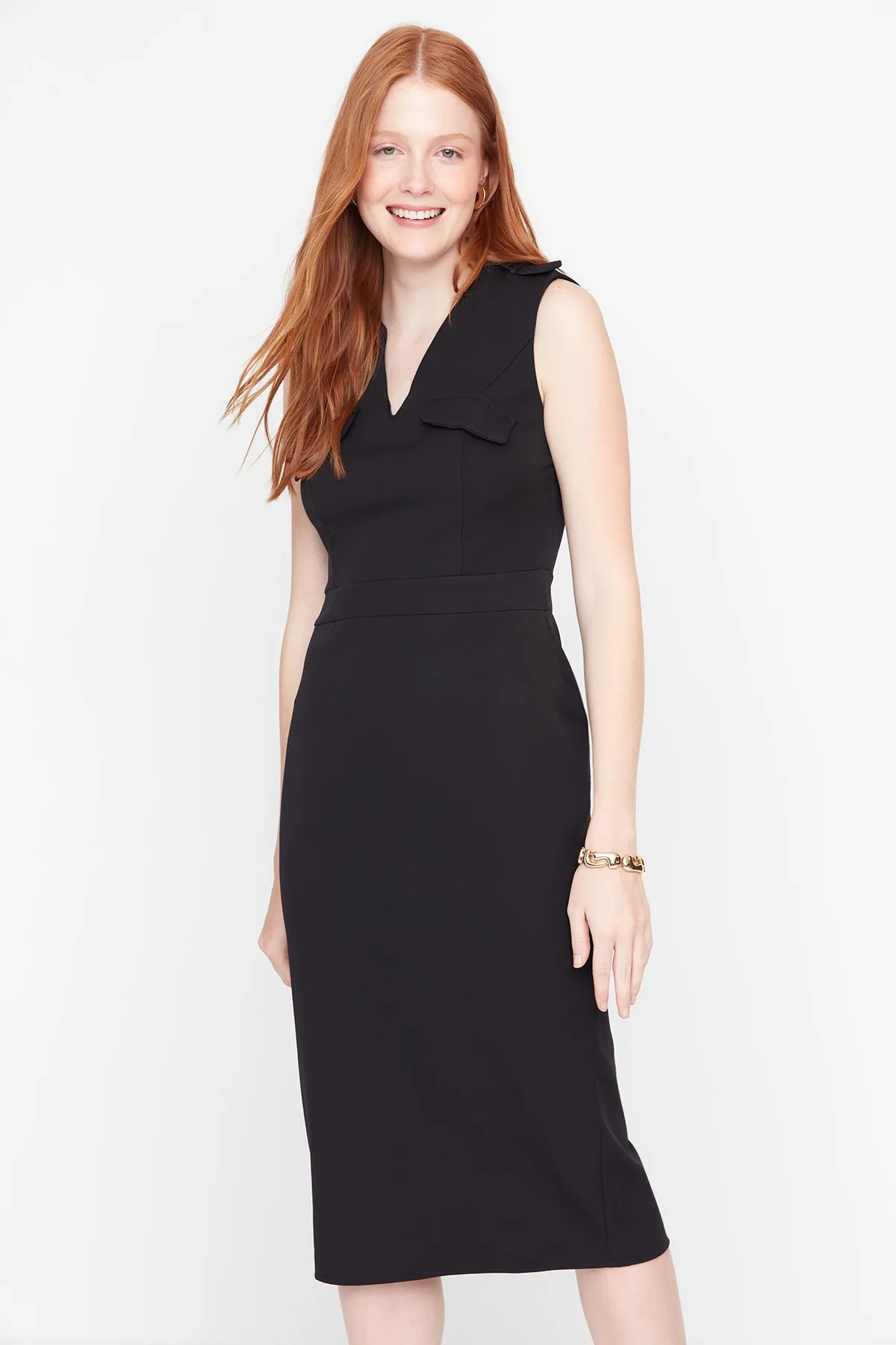 Trendyol Collection  Schwarzes, stilvolles, gewebtes Midi-Kleid mit Taschendetails TWOAW23EL00231