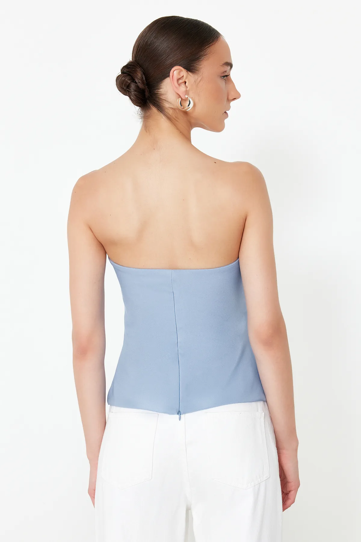 Trendyol Collection  Hellblaue trägerlose taillierte Webbluse TWOSS24BZ00348
