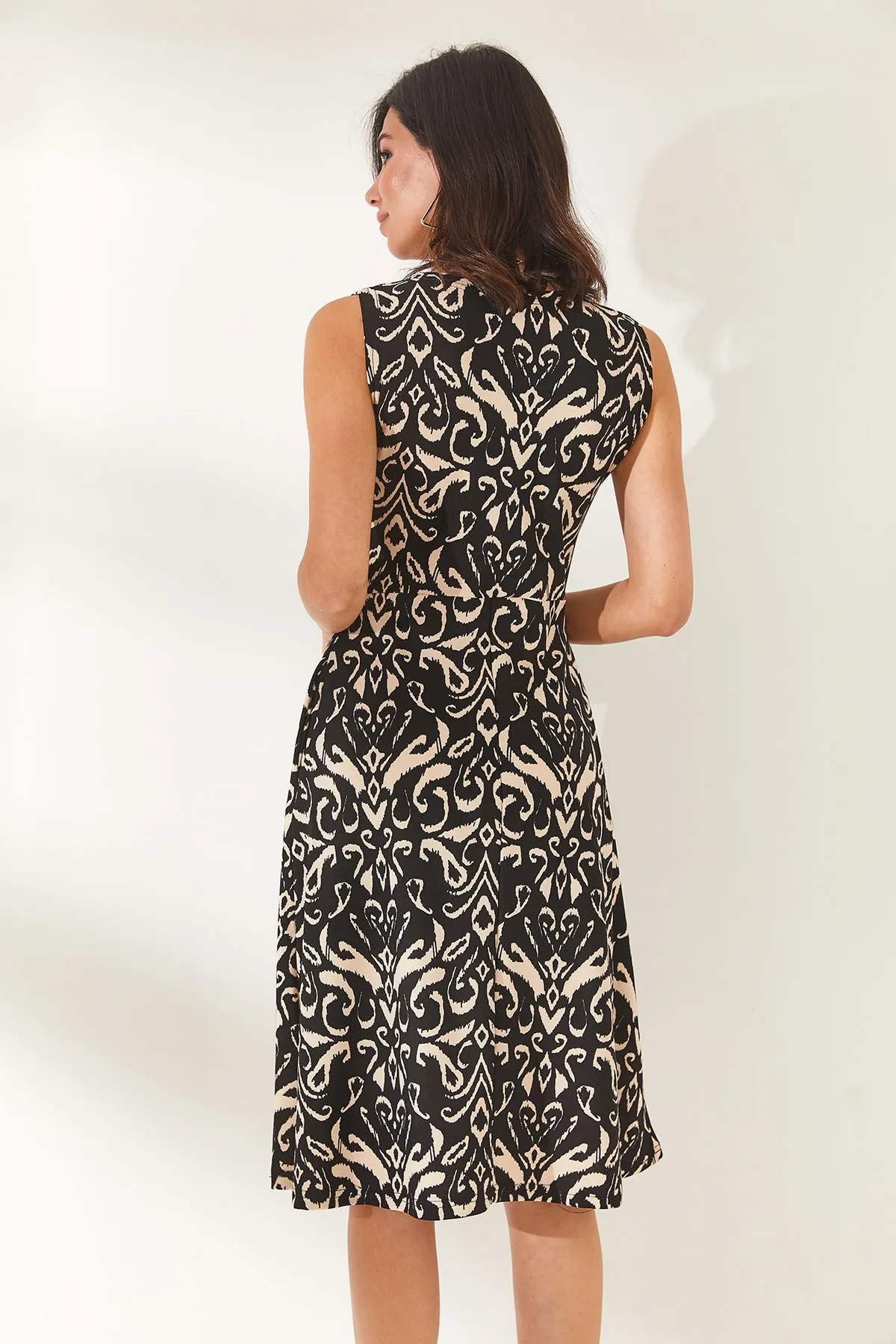 Olalook  Schwarzes, ausgestelltes Kleid mit Schalkragen für Damen ELB-19000480