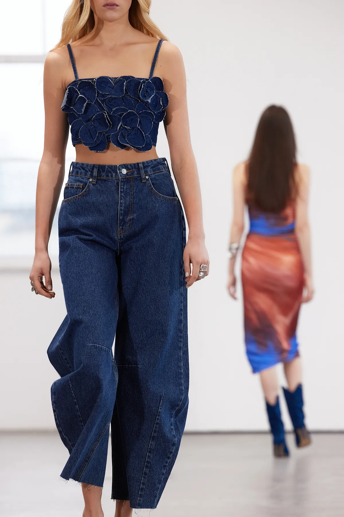 Trendyol Collection  High Waist Balloon Jeans - Dunkelblau, Nahtdetail, Nachhaltiger TWOSS24JE00141