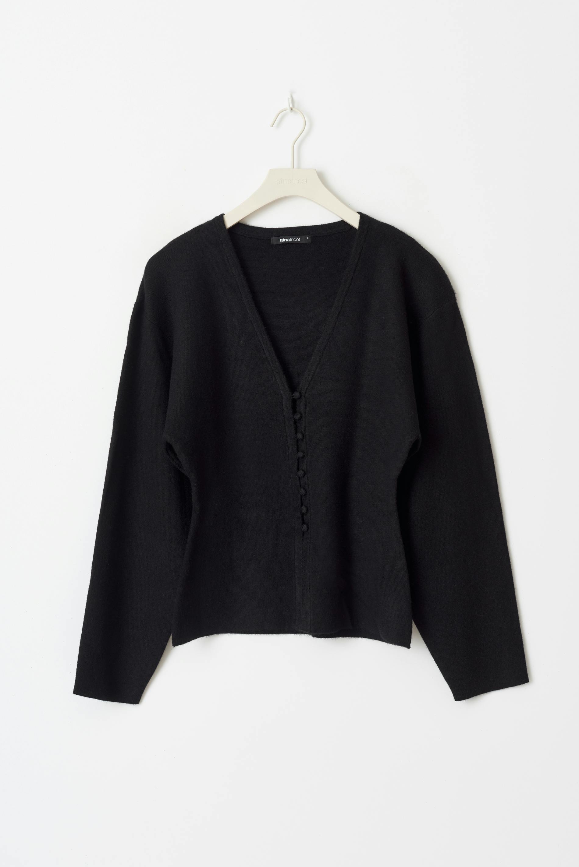 Shaped knitted cardigan