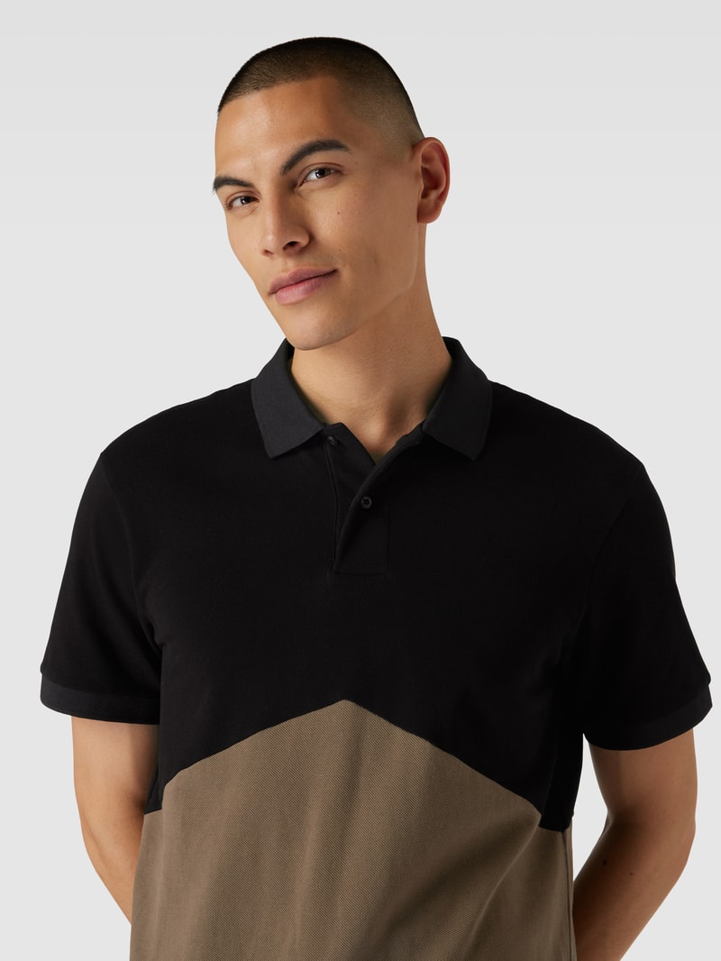 Poloshirt mit Label-Detail in schwarz