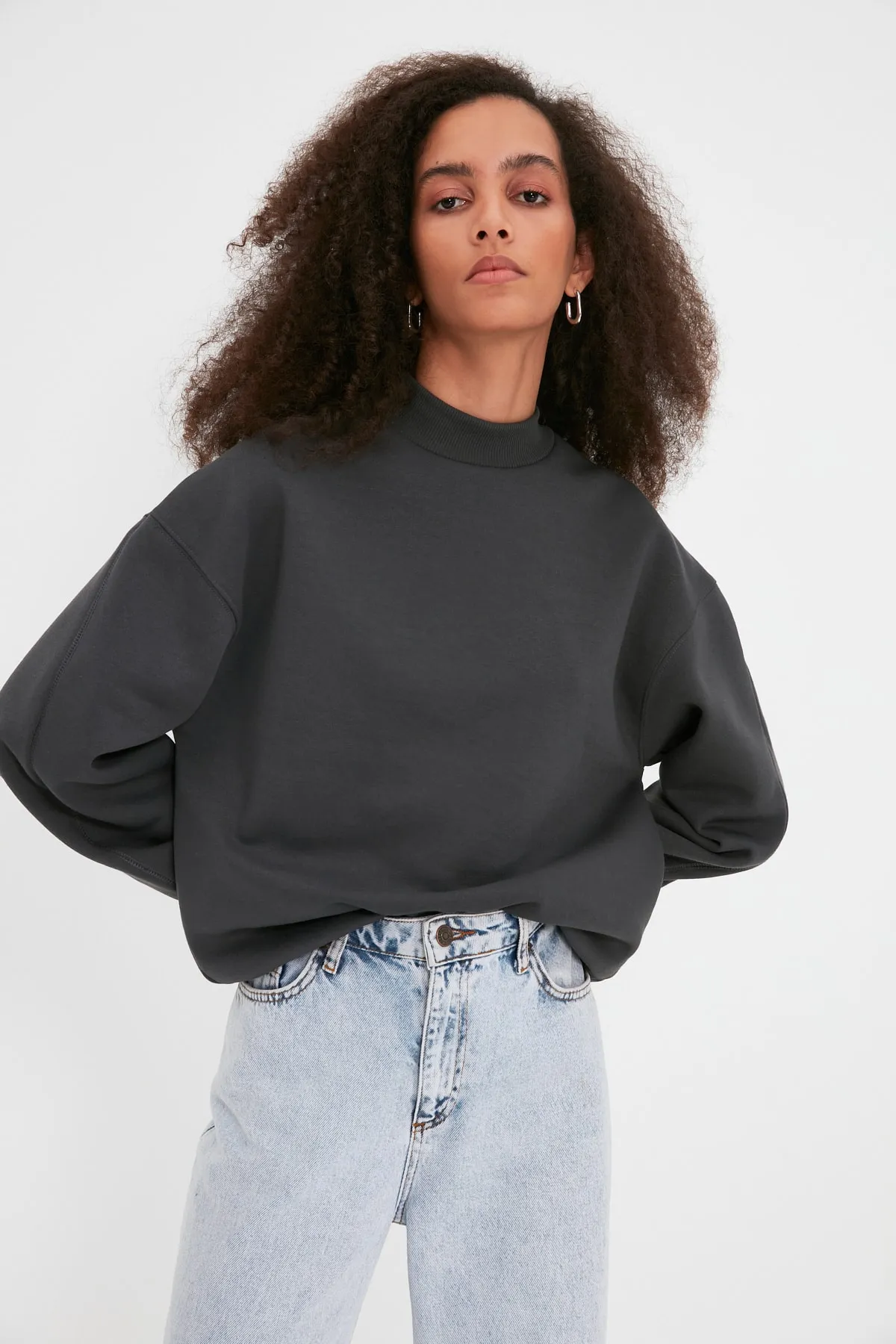 Trendyol Collection  Anthrazit Dickes Innenfleece Stehkragen Entspannte/Bequeme Passform Strick-Sweatshirt TWOAW20SW0584