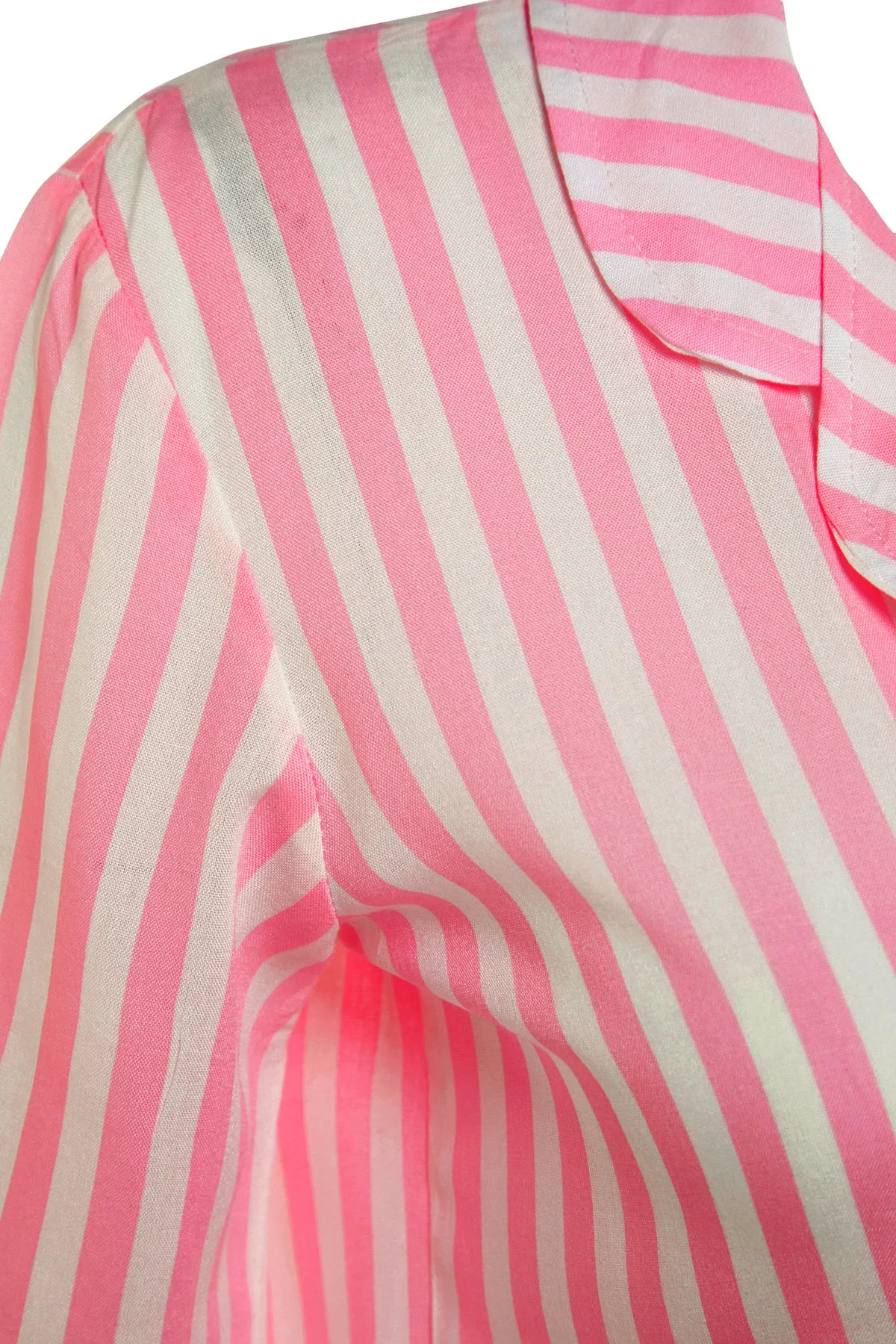 Trendyol Collection  Rosa gestreiftes Viskose-Hemd-Shorts-Pyjama-Set mit weitem Schnitt THMSS21PT0179