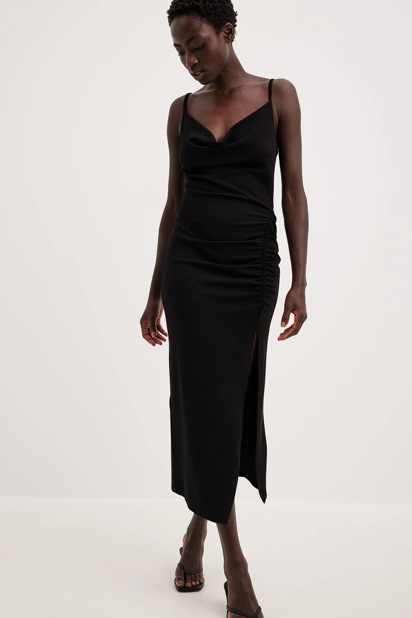 Trägerkleid mit geraffter Vorderseite
