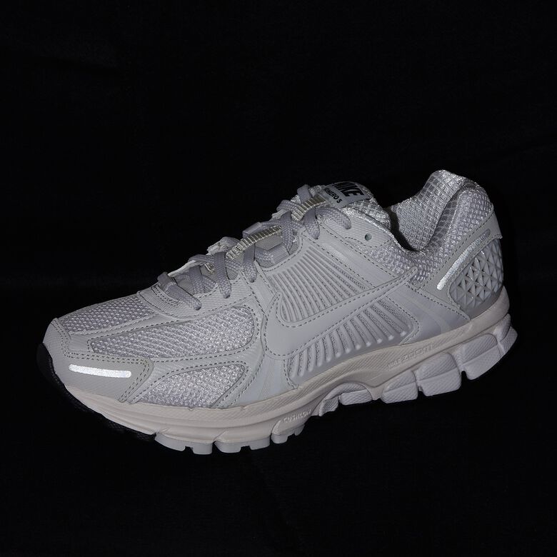 NIKE Wmns Zoom Vomero 5 SP vast grey/vast gey-black-sail
