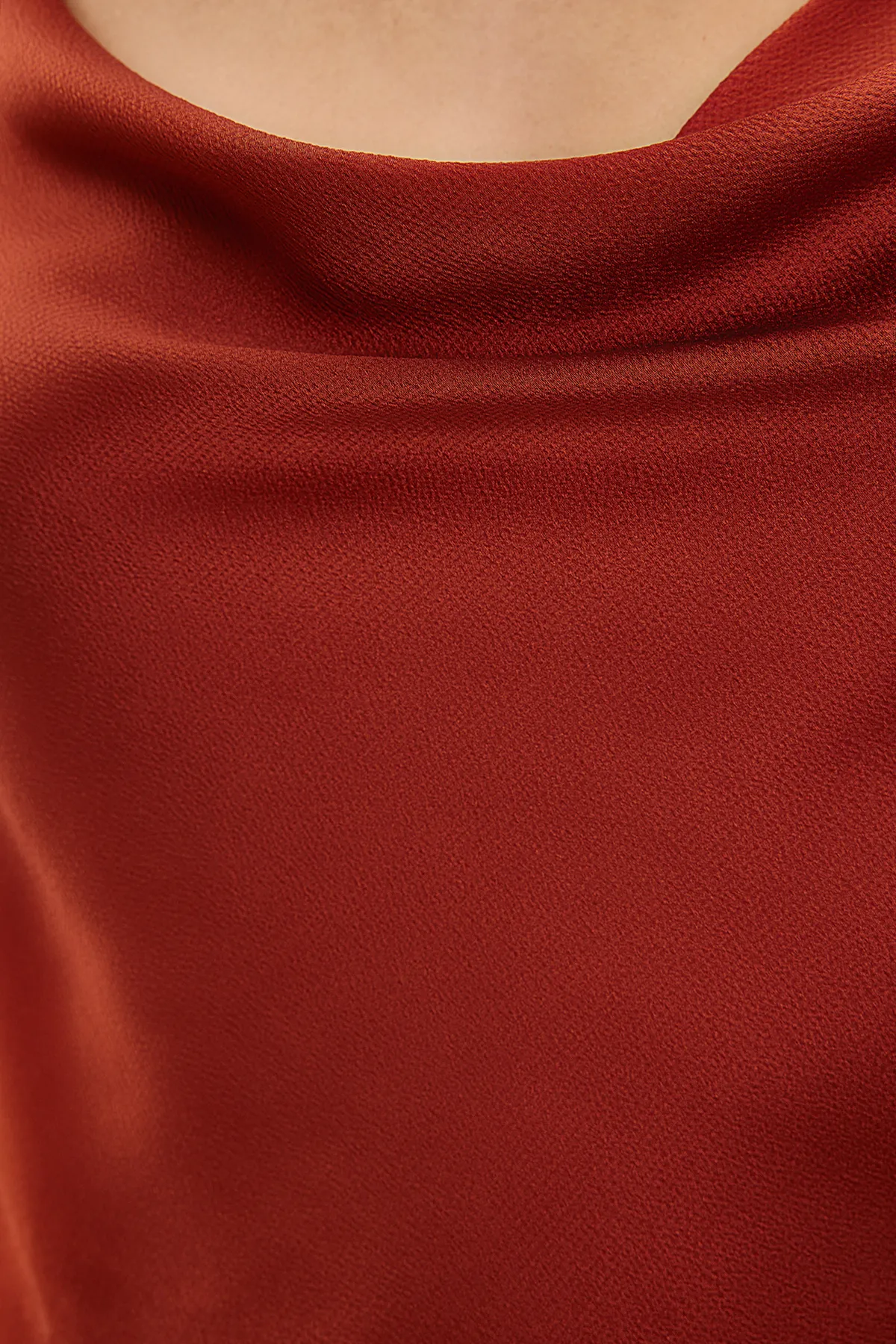 Trendyol Collection  Bluse aus gewebtem Satin mit Kachelriemen und Spitzenkragen TWOSS19BB0161