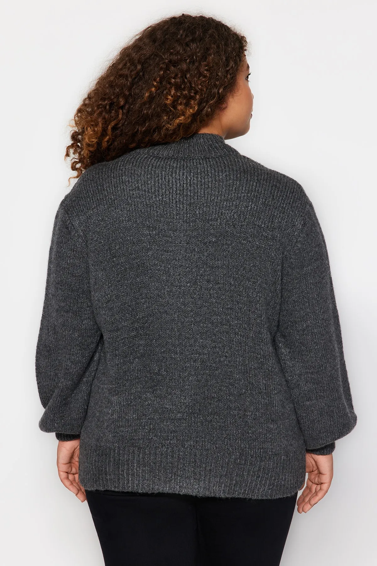 Trendyol Curve  Anthrazitfarbener Cardigan mit Knopfverschluss TBBAW24AV00019