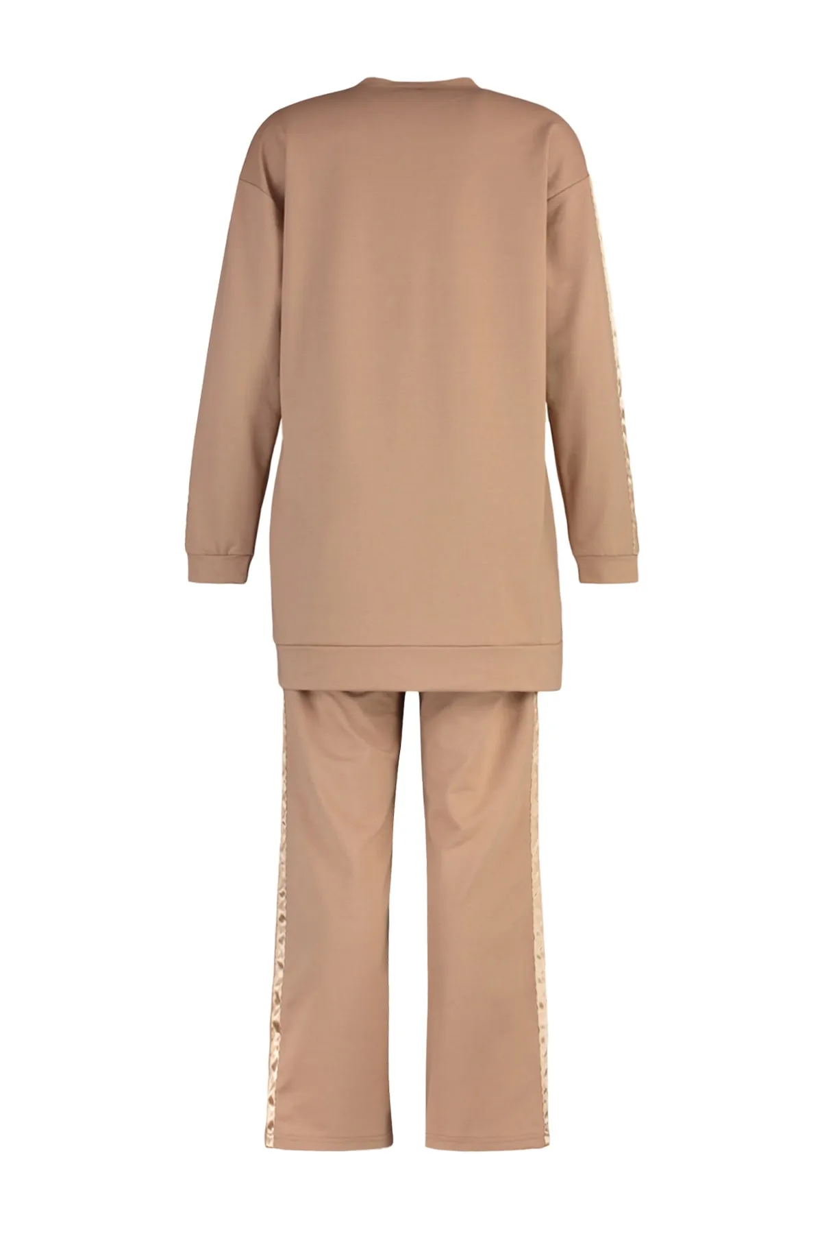 Trendyol Modest  Detailliertes Strick-Trainingsanzug-Set mit Nerzstreifen TCTAW23EN00049