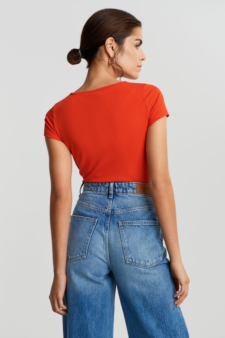 Leo cutout top