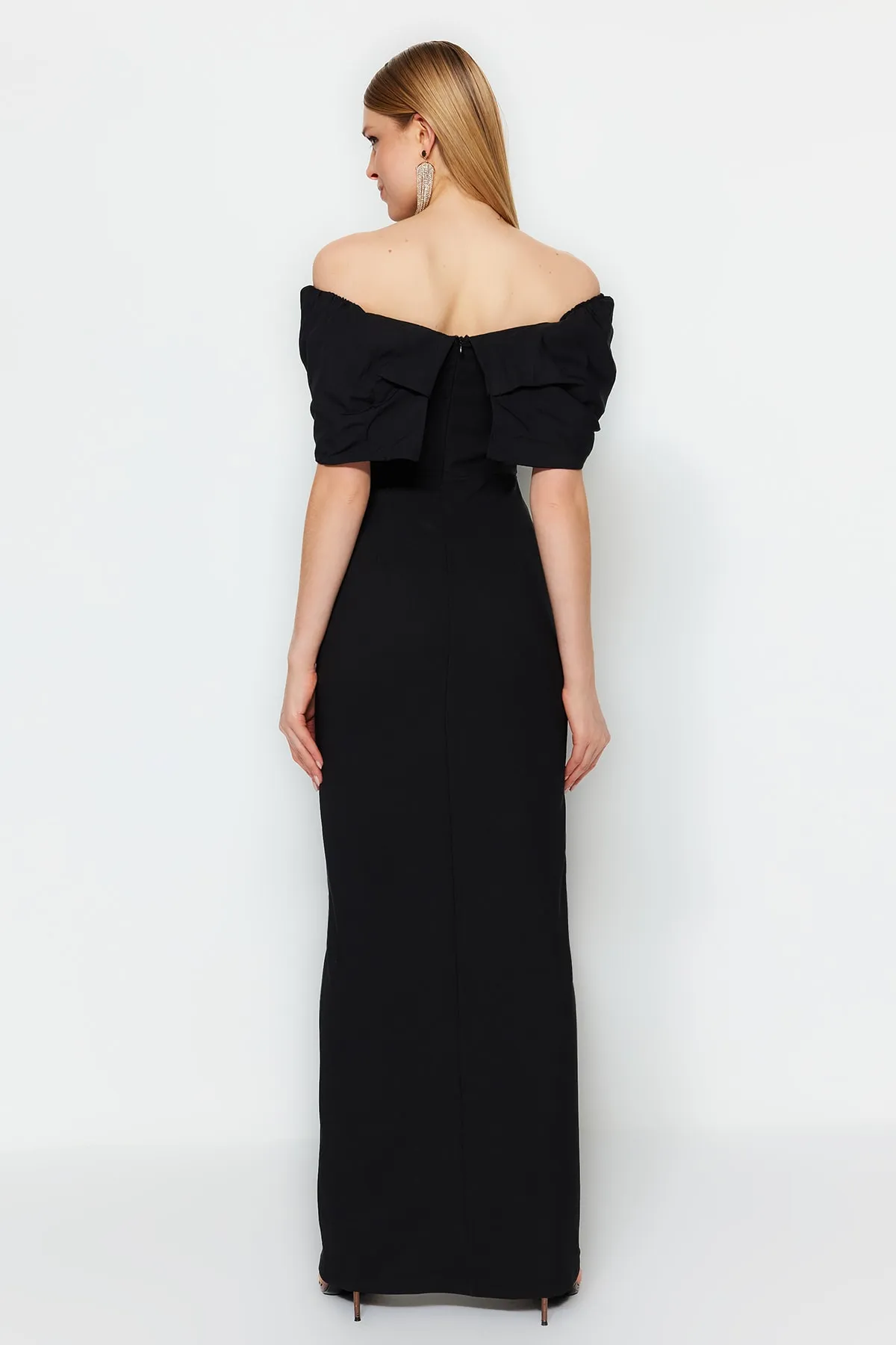 Trendyol Collection  Schwarzes, gefüttertes, gewebtes, langes Abendkleid TPRSS23AE00067