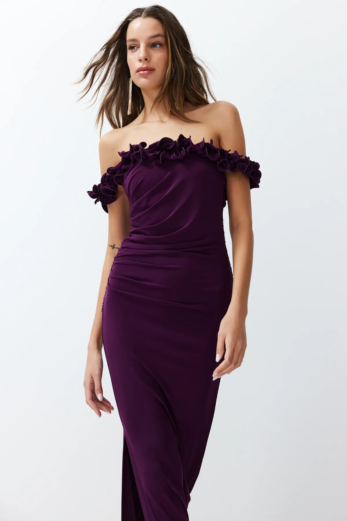 Trendyol Collection  Pflaumenfarbenes, körperbetontes, gestricktes langes Abendkleid TPRSS24AE00082