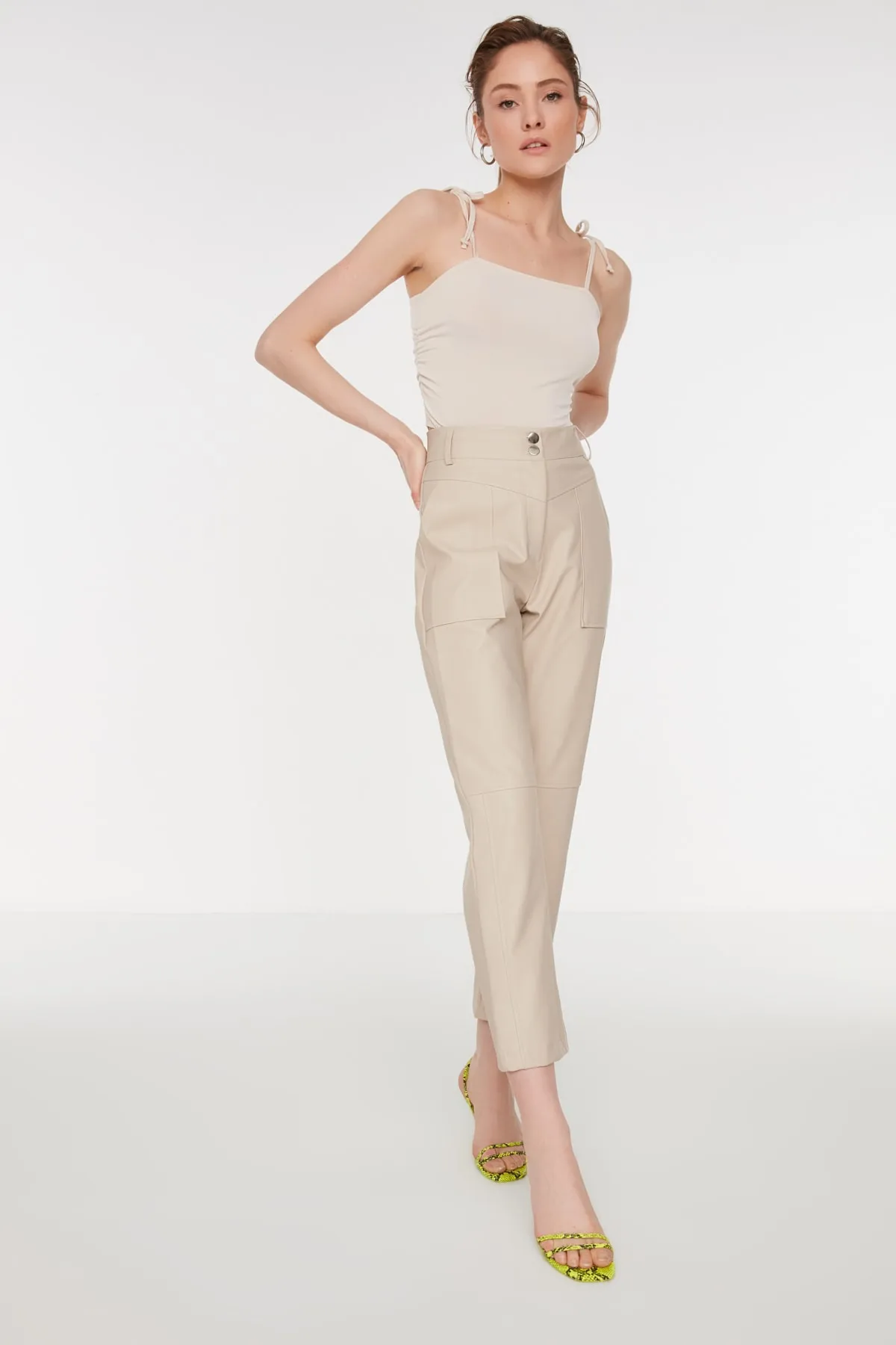 Trendyol Collection  Stone Cigarette gewebte Kunstlederhose TWOAW22PL0347