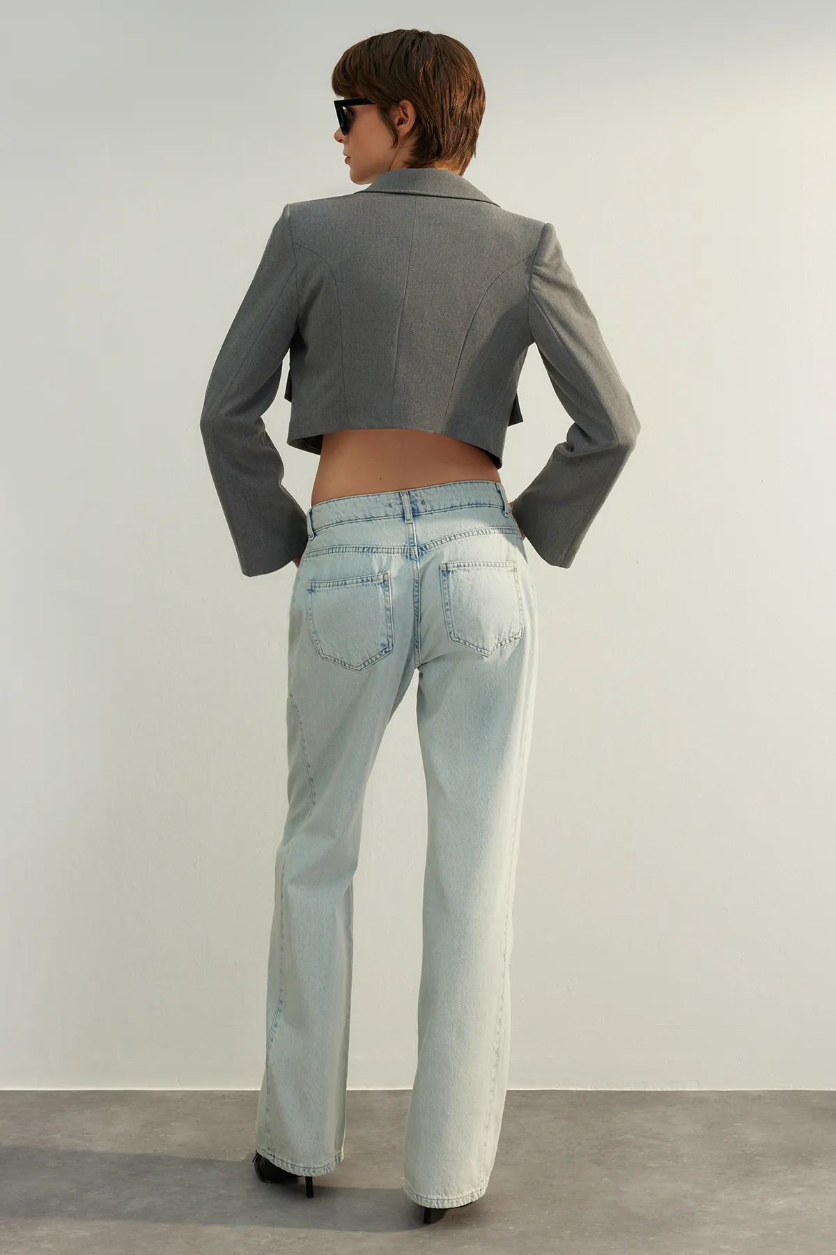 Trendyol Collection  Hellblaue Jeans mit hoher Taille und extra weitem Bein und Ziernähten TWOAW24JE00260