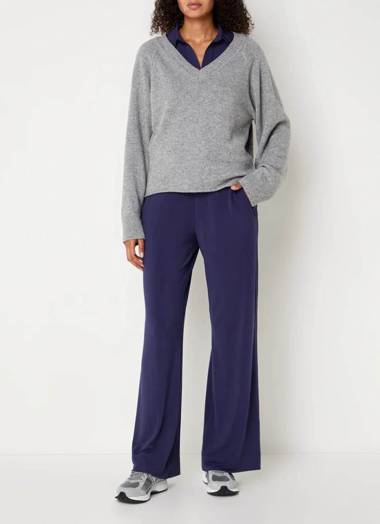 Maglione Vanilia in pregiata maglia di misto cashmere.