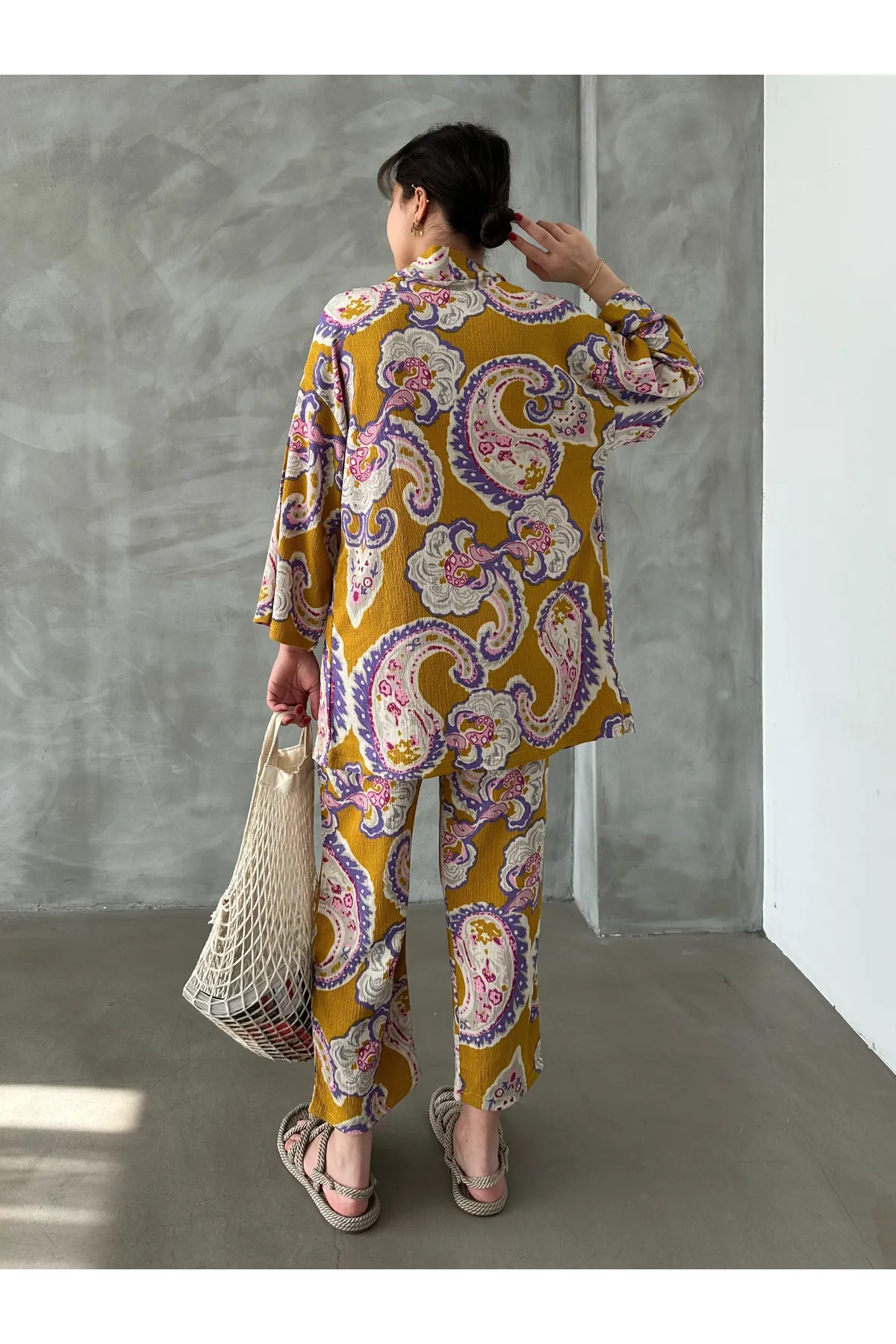 BEJNA  Senfgelbes Kimono-Oberteil und Unterteil mit ethnischem Muster für Damen