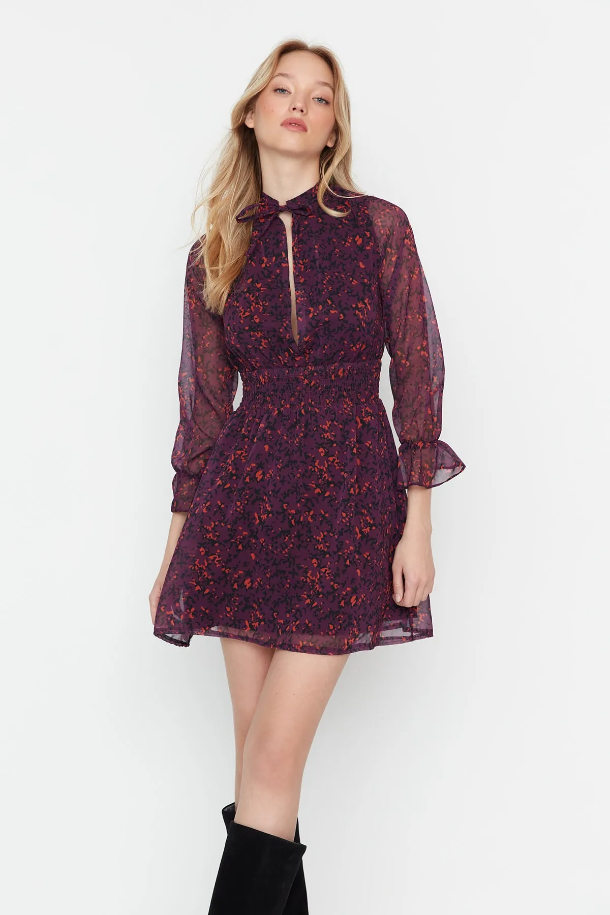 Trendyol Collection  Lilafarbenes, gewebtes Kleid mit Krawattendetails TWOAW23EL00561