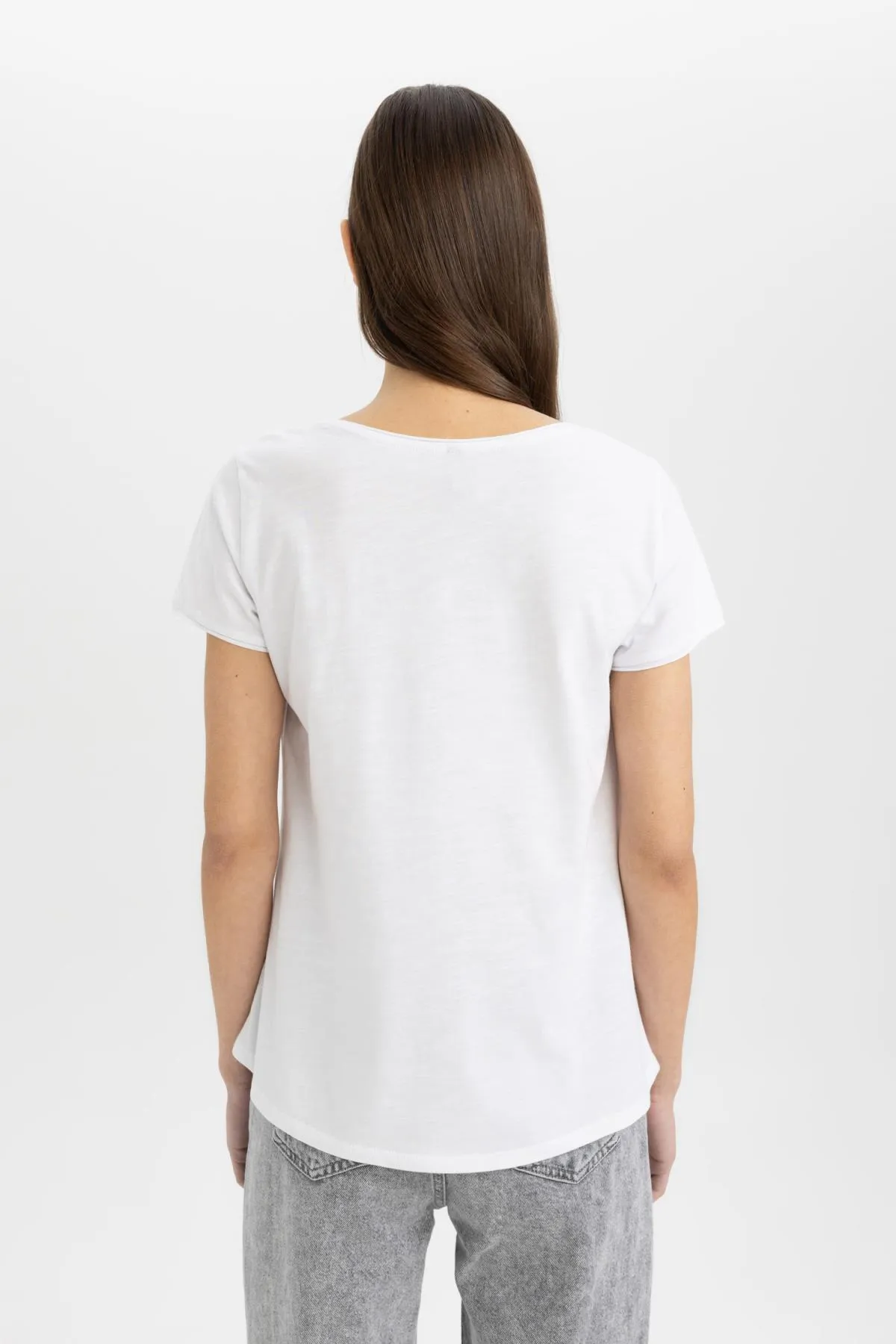DeFacto  Kurzarm-T-Shirt mit V-Ausschnitt und normaler Passform K1507AZ24SM