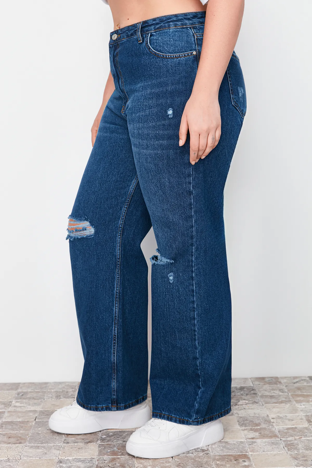 Trendyol Curve  Dunkelblaue zerrissene Jeans mit hoher Taille und weitem Bein TBSSS22JE00006
