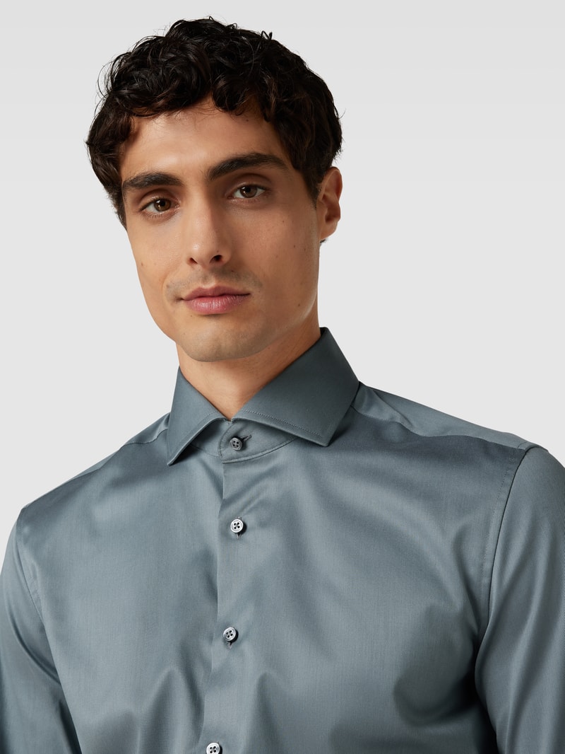 Premium Shirt mit Haifischkragen in grün