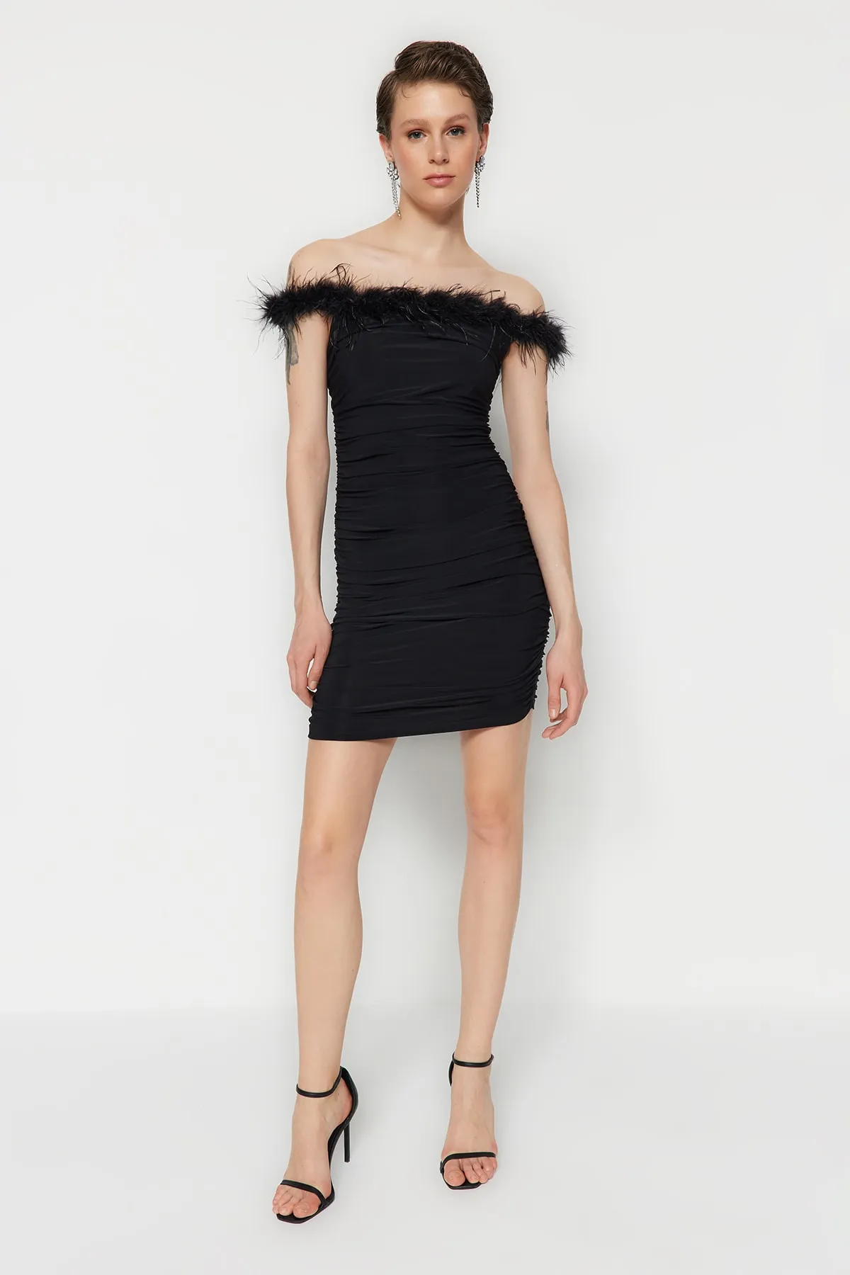 Trendyol Collection  Schwarzes, tailliertes, gestricktes, ärmelloses Abendkleid TPRSS23EL00449