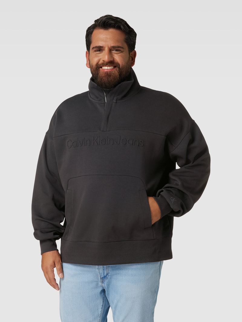PLUS SIZE Sweatshirt mit Känguru-Tasche in schwarz