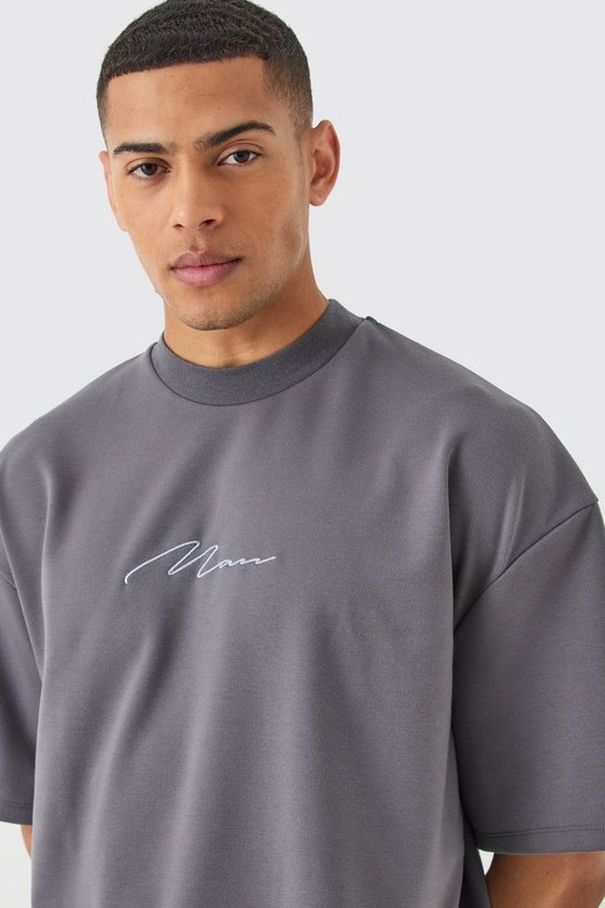 Kastiges Oversize Premium T-Shirt mit Stickerei