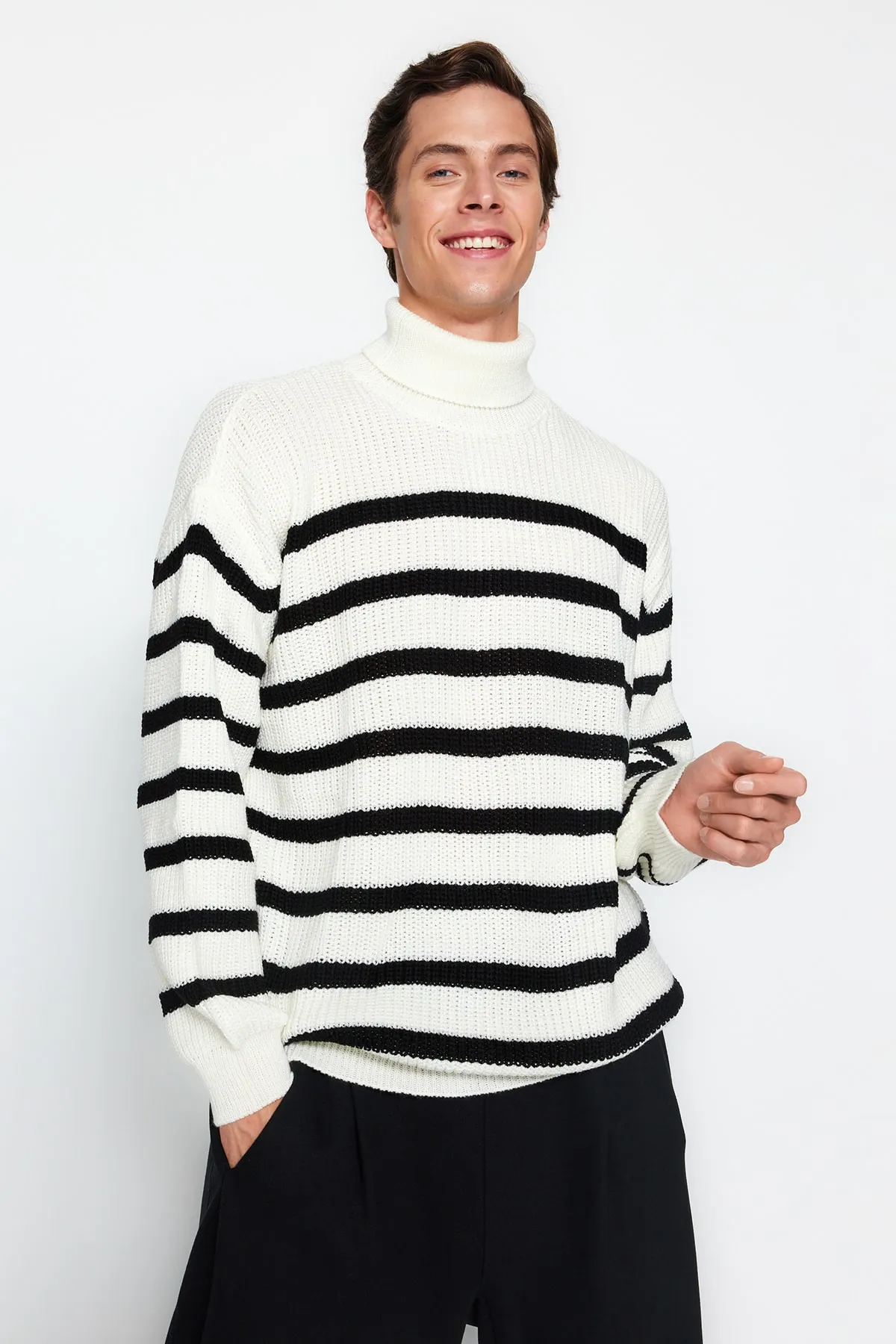 Trendyol Collection  Ecru Unisex Oversize Fit Wide Fit gestreifter Strickpullover TMNAW24KZ00017
