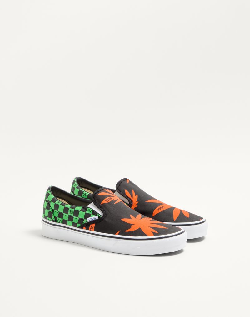 Valentino Garavani og Vans slip-on sneaker i stof med V-logo skakbrætprint og tropiske bladeprint