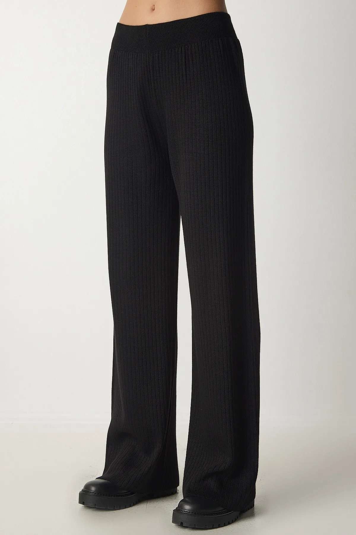 Happiness İstanbul  Schwarze gerippte Strickhose für Damen Kİ00096