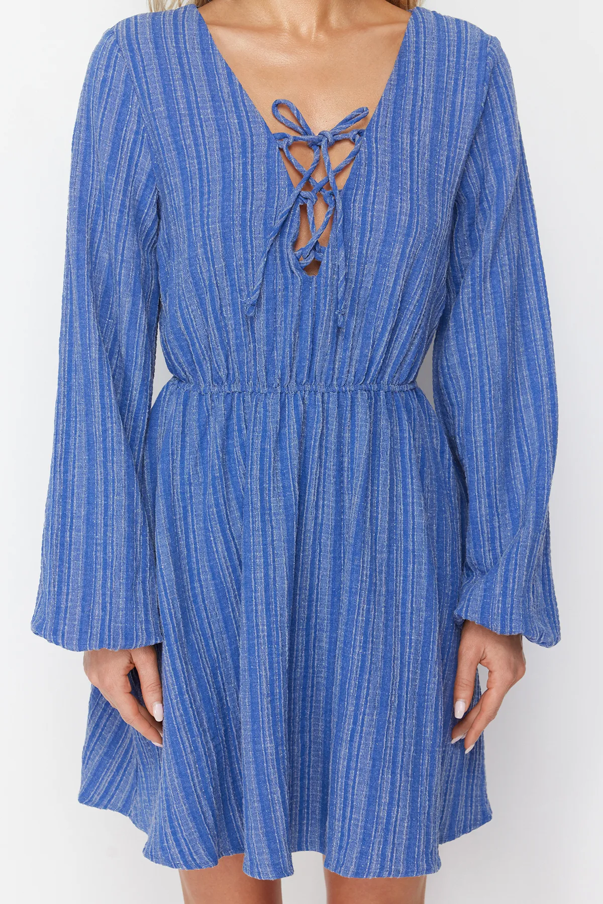Trendyol Collection  Blaues, gewebtes Mini-Strandkleid aus Leinenmischung zum Binden TBESS23EL00103