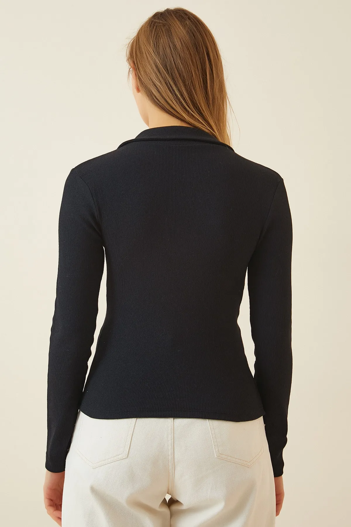 Happiness İstanbul  Schwarze gerippte Strickbluse mit Polokragen für Damen GT00111