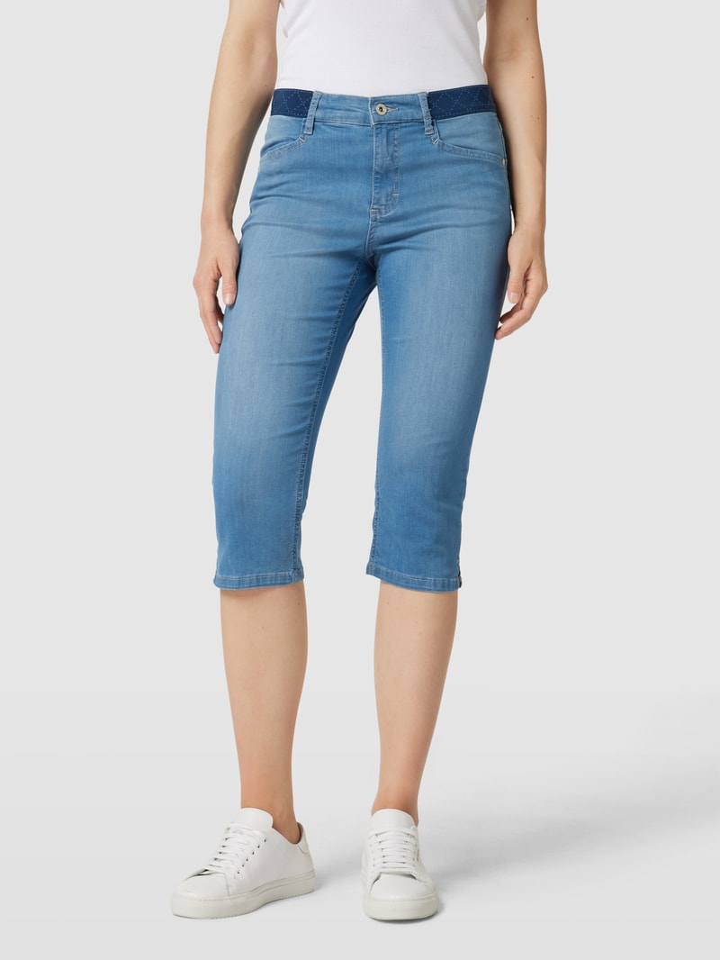 Caprijeans mit Eingrifftaschen in hellblau